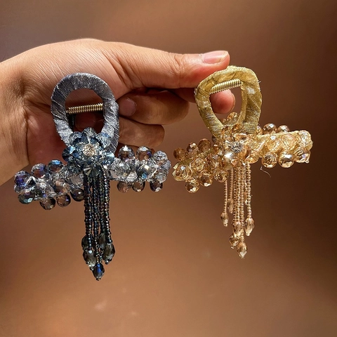 Pinza per Capelli con Nappina in Cristallo di Lusso per Donna Elegante Fatta a Mano Avvolta in Satin con Perline