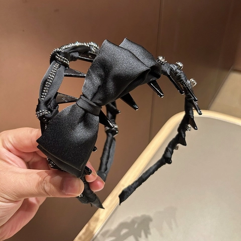 Elegante Cerchietto in Raso Nero Con Fiocco Decorazione in Strass Punte Punk Denti Antiscivolo Accessori Capelli Donna