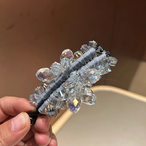 Pinza de Plátano de Flor de Diamantes de Imitación de Estilo Coreano Elegante Satén Envuelto Accesorio de Cabello Vertical Gris