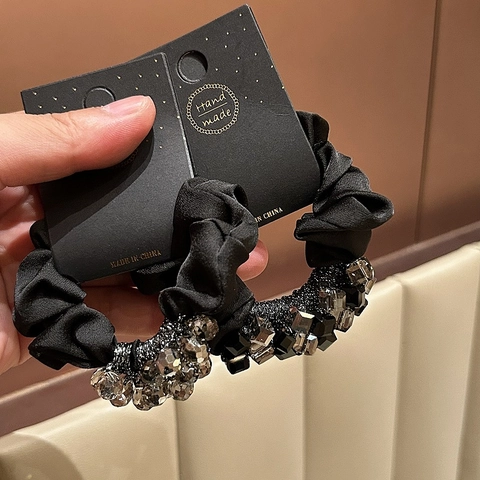 Elegante Elastico per Capelli in Satin Nero per Donna Con Strass e Perle di Cristallo Fatto a Mano ad Alta Elasticità