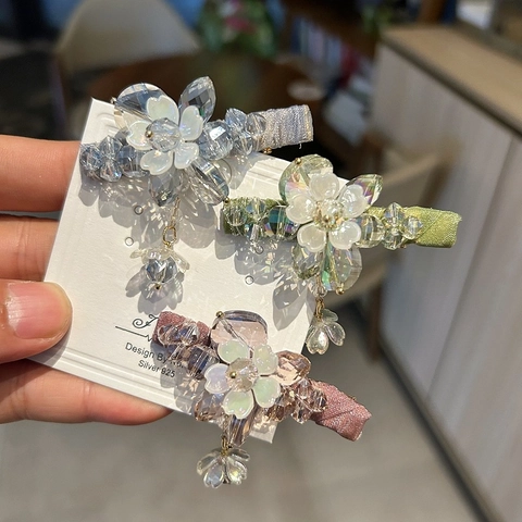 Elegante Fermaglio per Capelli a Becco d'Anatra con Fiori in Cristallo Clip Laterale Rivestita in Raso con Pendente Donna Accessori Capelli