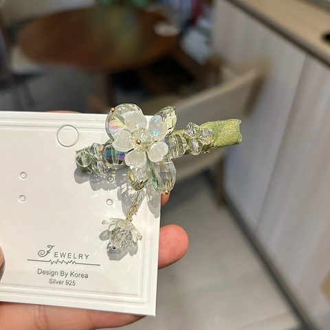Elegante Fermaglio per Capelli a Becco d'Anatra con Fiori in Cristallo Clip Laterale Rivestita in Raso con Pendente Donna Accessori Capelli