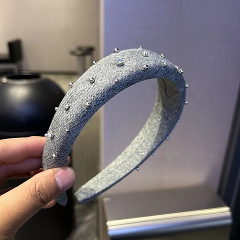 Damen Elegant Gepolstertes Stoff Haarband Mit Silbernen Nieten Und Glänzendem Strass Koreanischer Stil Handgefertigter Haarschmuck