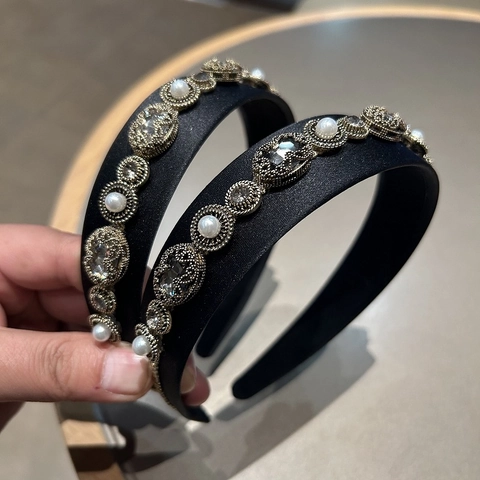 Baroque Vintage Rhinestone Artificial Pearl Wide Headband For Women Luxury Black Satin Alloy Crystal Hairband Party Fashion Jewelry