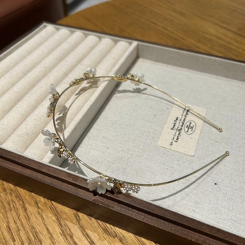 Elegante Cerchietto in Metallo Dorato con Fiori per Donna con Perle Artificiali e Strass Stile Foresta Gioielli per Capelli Floreali