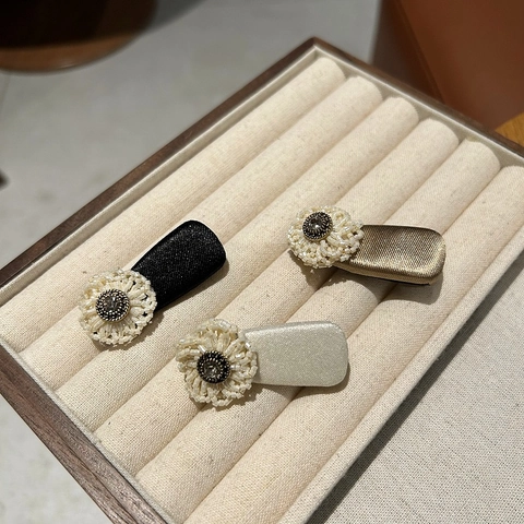 Korean Style Handmade Beaded Flower Hair Clip For Women Vintage Fabric Wrapped Duckbill Clip Artificial Pearl Rhinestone Accessory