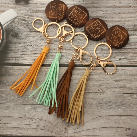 Llavero de Flecos de Gamuza con Disco de Madera Grabado MAMA Para Mujer Colgante de Bolso de Cuero Hecho a Mano Regalo del Día de la Madre