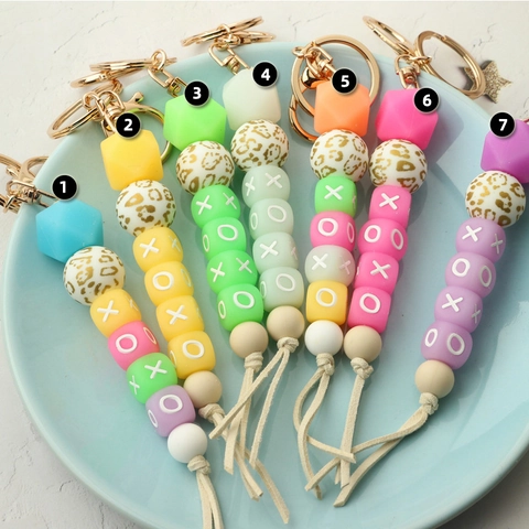 Glow In The Dark Silicone Bead Keychain Bracelet For Women Leopard Print XOXO Beads Tassel Alloy Key Ring Fashion Jewelry