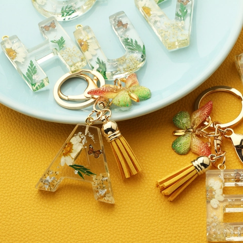 Dried Flower Resin Initial Letter Keychain With Butterfly Pendant Tassel Gold Alloy Bag Charm For Women Girls Floral Key Ring