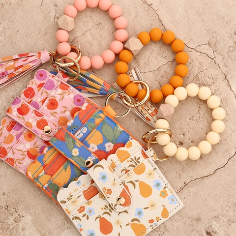 Damen PU Leder Kartenhalter Schlüsselanhänger Armband Set Mit Silikonperlen Holzperle Quaste Ozean Pilz Frucht Druck Kleiner Geldbeutel