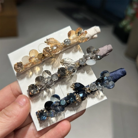 Handgemaakte Koreaanse Stijl Kristallen Strass Stof Omwikkelde Eendenbek Haarclip Voor Vrouwen Elegante Bloemige Haarnadel Sieraden