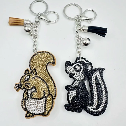 Mode Strass Eichhörnchen Stinktier Schlüsselanhänger Süßes Tier Anhänger Mit Quaste Glocke Metall Schlüsselring Für Tasche Auto