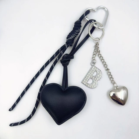Portachiavi a Cuore in Pelle PU di Moda Ciondolo con Lettera in Strass Lega Corda Intrecciata Pendente per Borsa Donna Gioielli Regalo