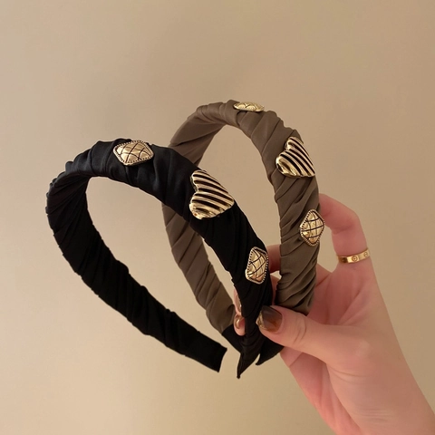 Cerchietto in Raso Increspato in Stile Vintage Francese per Donna Ciondoli a Cuore a Scacchi in Lega Dorata Fascia Larga Plissettata Decorativa