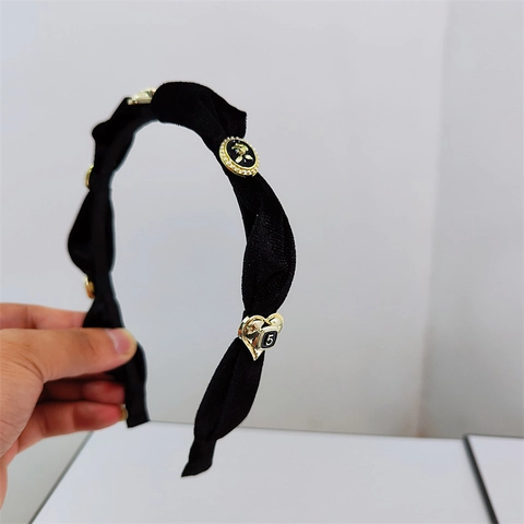Französischer Vintage Samt Haarreif Für Damen Eleganter Schwarzer Gedrehter Haarband Mit Retro Metall Kamelie Deko Haarschmuck