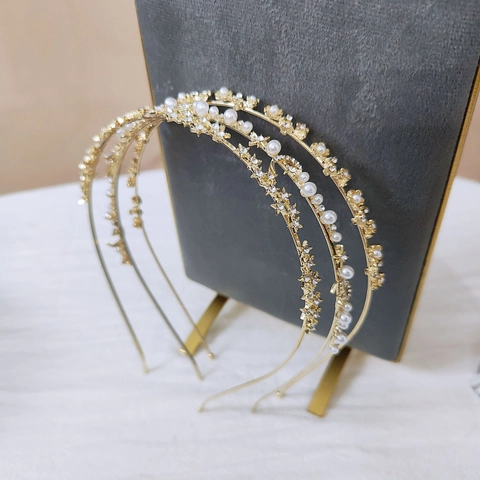 Elegante Cerchietto in Metallo Dorato Con Künstliche Perle Sintetiche Strass Stelle Luna Fiori Decorativi Accessorio Capelli Donna Festa
