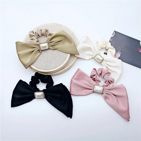 Vintage Satin Schleife Scrunchie Für Damen Rechteckige Künstliche Perle Legierung Rahmen Haargummi Elegant Ponytail Halter Haarschmuck