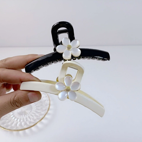 Korean Style Large Flower Hair Claw Clip Acrylic Cat Eye Stone Elegant Shark Clip Hair Accessories For Women Hair Styling Accessory