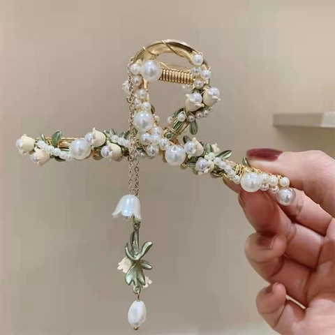 Vintage Golden Alloy Large Hair Claw With Artificial Pearl Tassel Elegant Flower Shark Clip Hanfu Hair Accessories For Women Jewelry