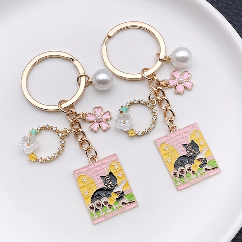 Simpatico Portachiavi con Carta dei Tarocchi a Forma di Gatto in Lega di Zinco Smaltato Rosa Ciliegio Portachiavi Cuore per Donna Decorazione Borsa Regalo