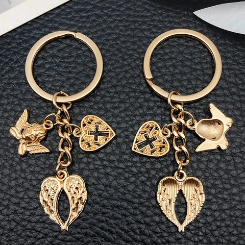 Porte-clés Ange Crucifix en Alliage de Zinc Vintage Pendentif Cœur Ailes Pièce de Monnaie Porte-clés pour Sac à Dos Bijoux Religieux Cadeau