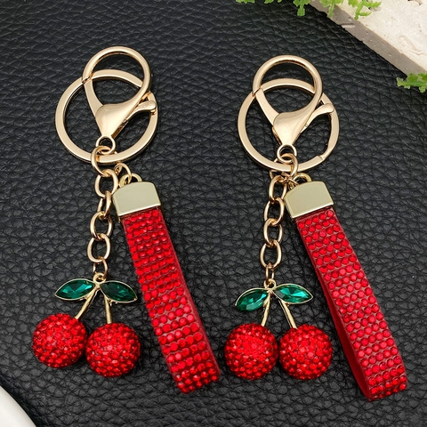 Llavero de Cereza con Strass Rojo Brillante y Fruta de Resina Anillo de Aleación Dorada Colgante de Bolso para Mujer