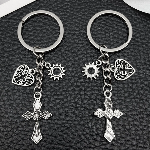 Vintage Religieuze Zinklegering Sleutelhanger Kruis Hart Zon Hanger Antiek Zilver Tas Bedel Accessoires Geschenk