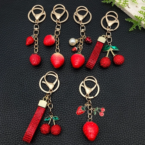 Simpatico Portachiavi in Resina a Forma di Fragola e Ciliegia per Donna Ciondolo per Borsa Strass Perla Artificiale Lega di Zinco Regalo