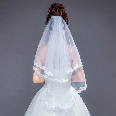 Eleganter Weißer Doppellagiger Braut-Hochzeitsschleier Mit Bogenkanten-Spitzenbesatz Und Haarkamm Romantischer Kopfschmuck