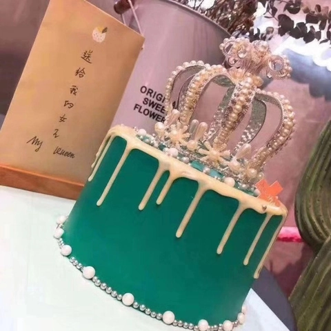 Corona Vintage in Lega con Künstliche Perle e Strass per Decorazione Torta Compleanno Matrimonio Festa Lussuoso Ornamento per Capelli