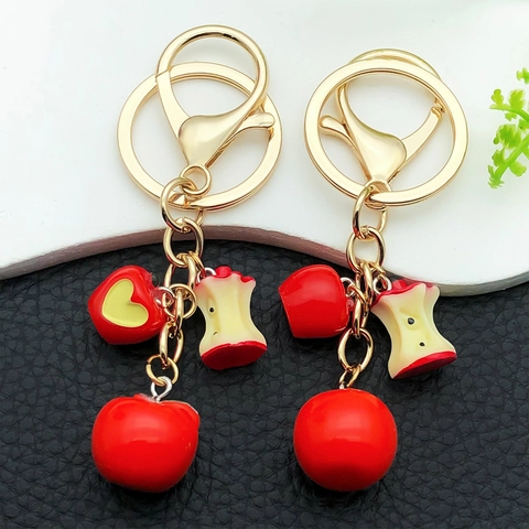 Kreativer Süßer Harz Simulation Roter Herz Apfel Schlüsselanhänger Goldene Legierung Frucht Anhänger Tasche Auto Schlüsselring Geschenk