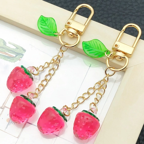 Süßer Sommer Harz Erdbeere Kirsche Schlüsselanhänger Gold Legierung Blatt Anhänger Tasche Anhänger Frucht Accessoire Geschenk