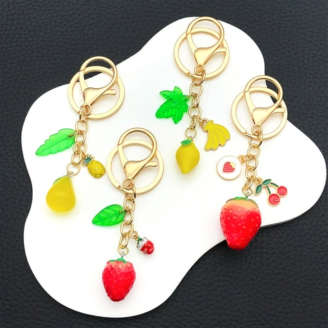Porte-clés Créatif 3D Simulation Fruits Résine Alliage Plaque Or Fraise Banane Pêche Pendentif Sac Charme Décoration Cadeau Femme