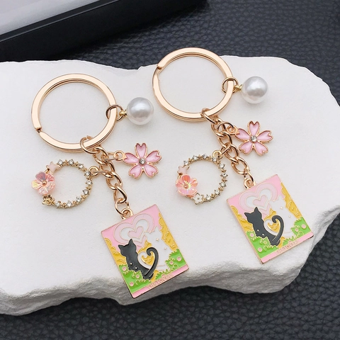 Süße Cartoon Katze Tarot Emaille Schlüsselanhänger Zinklegierung Herz Blume Girlande Künstliche Perle Strass Taschenanhänger Damen Geschenk