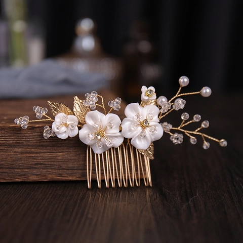 Handmade Flower Bridal Hair Comb Alloy Resin Petal Faux Artificial Pearl Rhinestone Elegant Wedding Party Hair Accessories For Women Jewelry