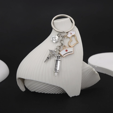 Portachiavi Infermiera Medica Argento Lega di Zinco Siringa Cuore Ciondolo Cappello da Infermiera Regalo di Laurea Medico Creativo Gioielli Borsa