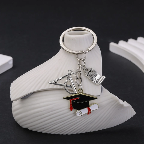Abschluss-Saison Zinklegierung Schlüsselanhänger Mit Doktorhut Diplom Rolle Briefpapier Anhänger Silber Tasche Auto Schlüsselring Geschenk