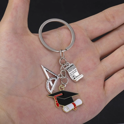 Abschluss-Saison Zinklegierung Schlüsselanhänger Mit Doktorhut Diplom Rolle Briefpapier Anhänger Silber Tasche Auto Schlüsselring Geschenk