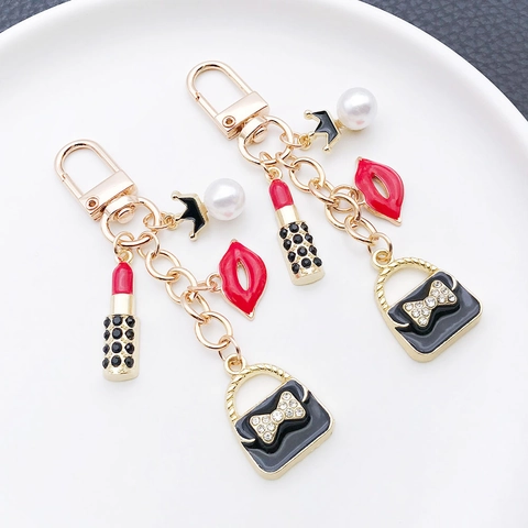 Mode Zinklegierung Emaille Lippenstift Lippen Tasche Krone Schlüsselanhänger Mit Künstlichen Perlen Strass Anhänger Für Damen Taschenzubehör