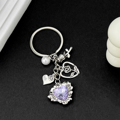 Portachiavi Vintage in Lega Argento Antico Cuore Rosa Con Strass Viola e Perla Artificiale Ciondolo Borsa Gioielli Donna Regalo
