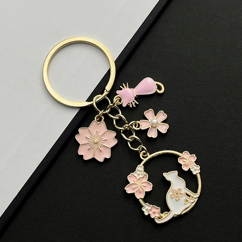 Llavero de Gato Sakura Rosa para Mujer Aleación de Zinc Esmalte Flor Perla Artificial Amuleto de Bolso Estilo Japonés Joyería Regalo