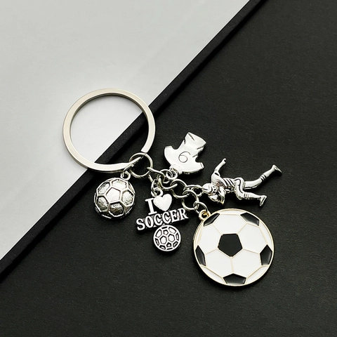 Porte-clés en Métal Thème Football Ensemble Maillot de Joueur de Football Ballon 3D Émail Anneau Porte-clés Cadeau Fan Sport