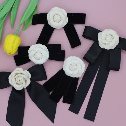 Broche de Lazo de Camelia Elegante para Mujer Vintage Negro Blanco Tela Flor Cinta Corsage Trajes Suéteres Accesorios Alfileres