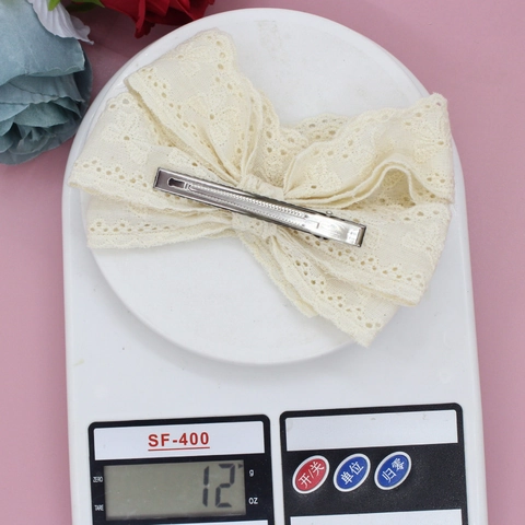 Dolce Fermaglio per Capelli con Fiocco in Pizzo e Nastro Lungo Ricamo Floreale Traforato Accessorio per Ragazze Donna Festa