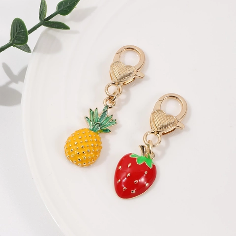 Portachiavi in Lega Frutta Fragola Ananas per Donna Simpatico Animale Coccinella Ciliegia Ciondolo per Borsa Chiusura a Cuore Strass Smalto