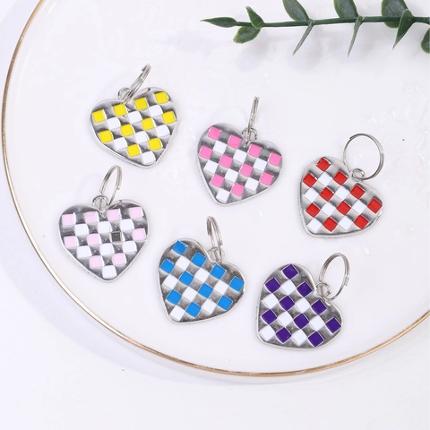 Schachbrett Herzform Metall Haustiermarke Legierung Emaille Hund Katze Halsband Anhänger DIY Schmuck Charme Für Haustiere