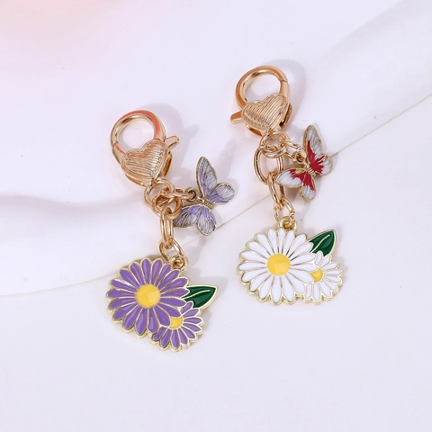 Porte-clés en Alliage de Marguerite et Papillon Avec Fermoir Coeur Pendentif de Sac en Émail pour Femme Fille Cadeau