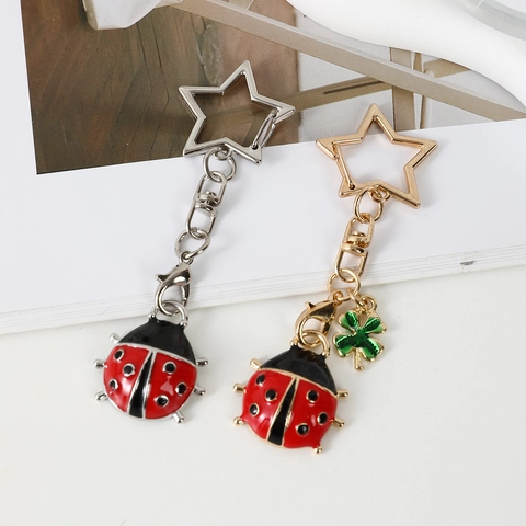 Portachiavi in Metallo con Coccinella in Lega di Zinco Creativo Anello a Forma di Stella Ciondolo a Quadrifoglio Smalto Rosso Portachiavi Animale Fortunato per Charm da Borsa da Donna