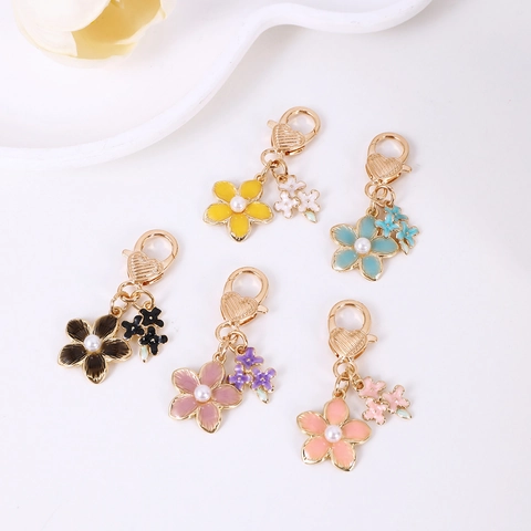 Portachiavi con Fiori di Ciliegio in Smalto Decorazione Perle Artificiali Cuore Chiusura a Moschettone Ciondolo Borsa Donna