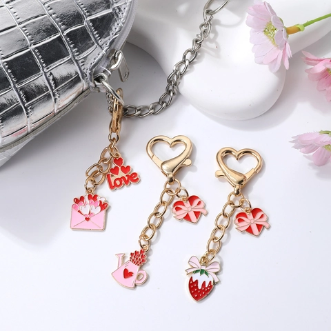 Valentinstag Herz Schlüsselanhänger Kreative Emaille Erdbeere Umschlag Liebe Herz Anhänger Schlüsselanhänger Für Damen Tasche Dekor Anhänger